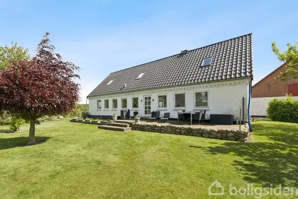 Landejendom på Kastrupvej 17, 8544 Mørke