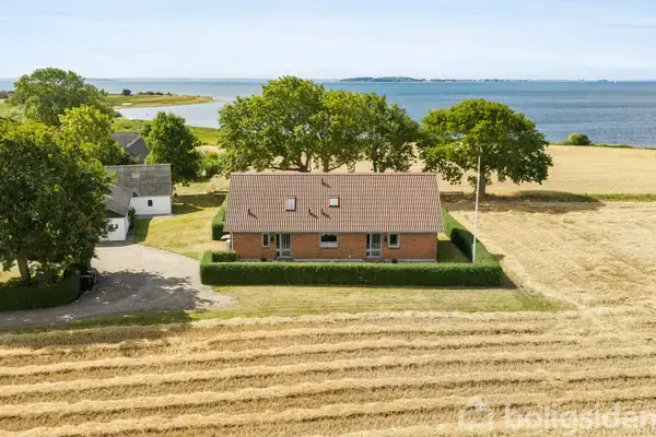 Landejendom på Strandhuse 15, 5762 Vester Skerninge