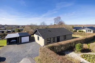 Villa på Langeløkke 7, 8381 Tilst