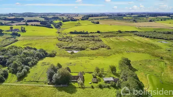 Landejendom på Jelling Skovvej 3, 7300 Jelling