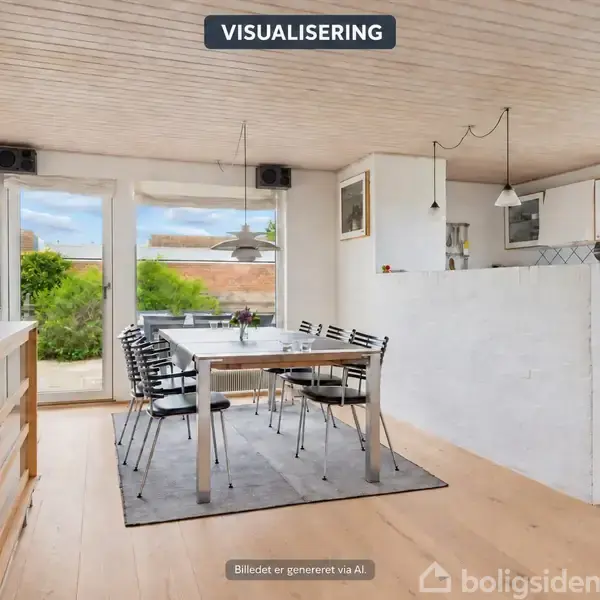 Et spisebord med sorte stole står på et gråt tæppe i en lys spisestue. Bagved er der store vinduer med udsigt til en have. Tæt ved er et sidebord med gule blomster. Øverst står teksten "VISUALISERING" og nederst "Billedet er genereret via AI."