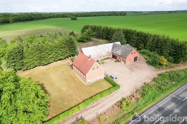 Landejendom på Ringkøbingvej 219, 6800 Varde