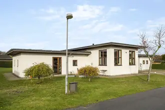 Villa på Solhøjvej 18, Lyngby, 8570 Trustrup