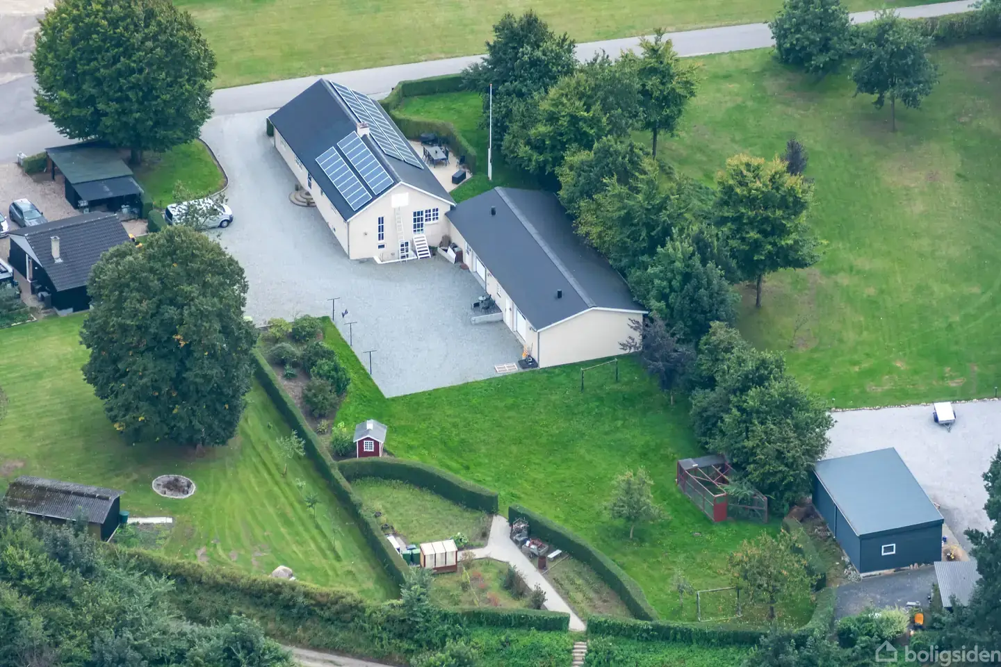Rummelig villa i Ladegård med skøn udsigt til åbne marker nær Vojens