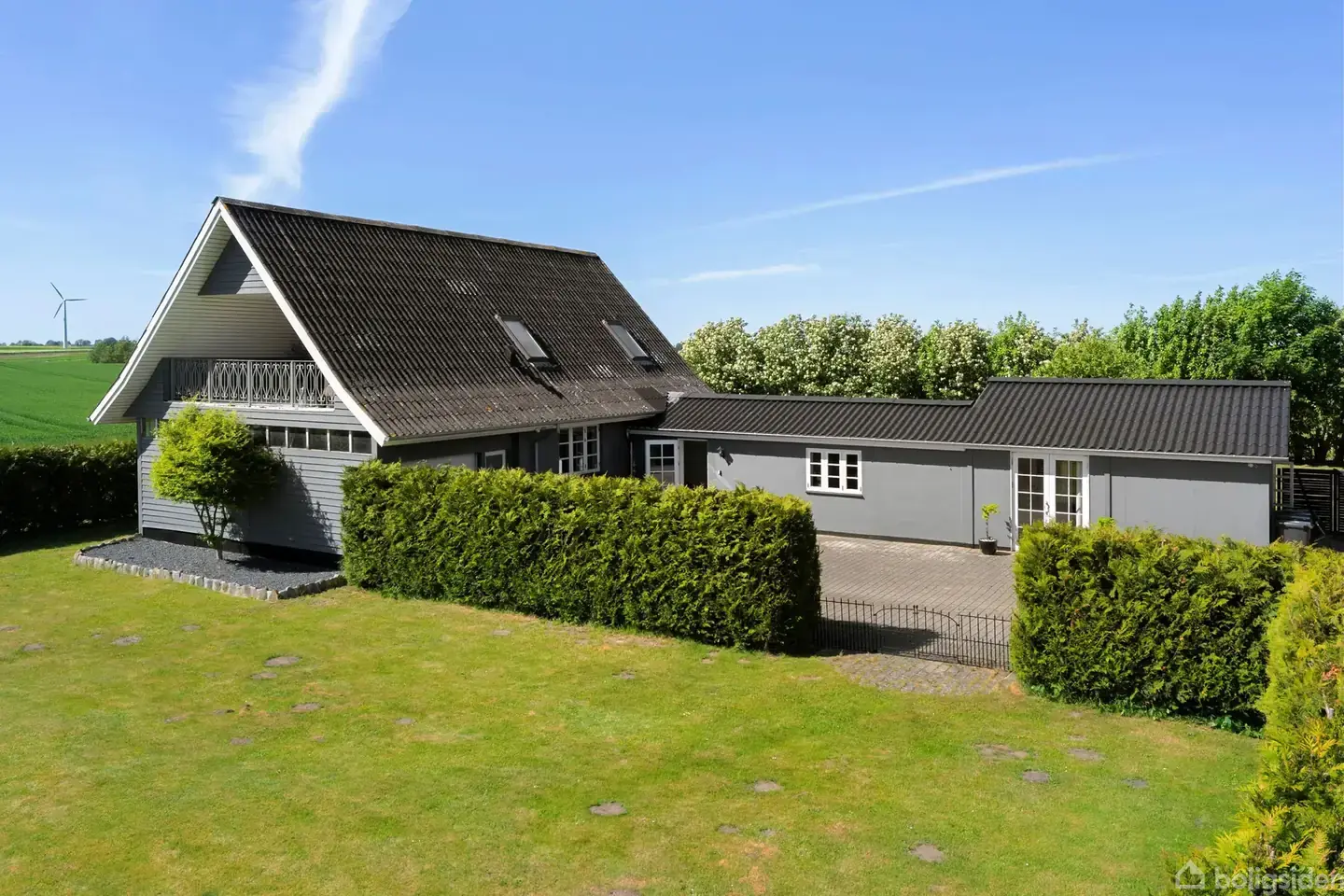 Stor og moderne familievilla med børne- og forældreafdeling et stenkast fra Søndersø