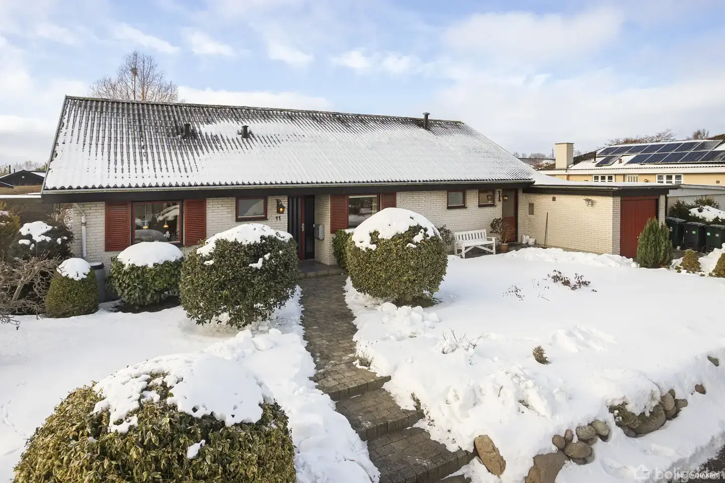 Sjældent udbudt villa med 1.322 kvm solrig og ugeneret have i attraktive Køge Nord