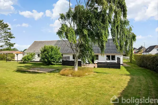 Villa på Hovedgaden 77, 9480 Løkken