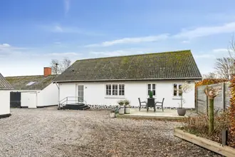 Landejendom på Vårvej 16, Farstrup, 9240 Nibe