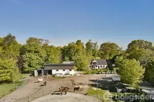Landejendom på Malling Bjergevej 10, 8340 Malling