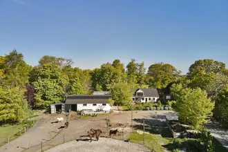 Landejendom på Malling Bjergevej 10, 8340 Malling