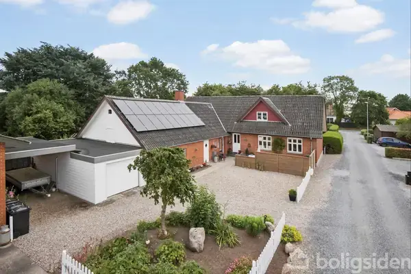 Landejendom på Ejby Engvej 3, 5592 Ejby