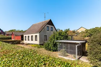 Villa på Gudhjemvej 95 + 91B, Gudhjem, 3760
