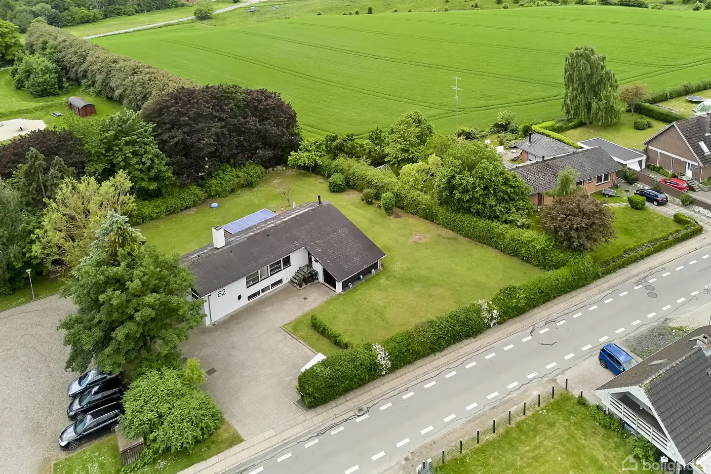 Moderniseret villa med 132 + 56 kvm., samt luft til vand varmepumpe
