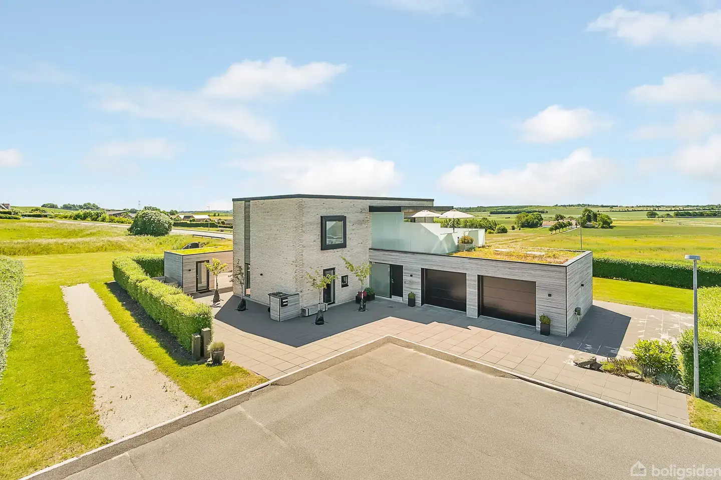 Villa på Præstegårdsvej 12, 8382 Hinnerup