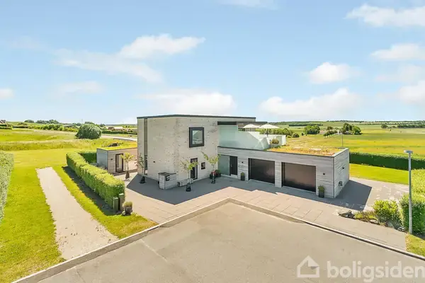 Villa på Præstegårdsvej 12, 8382 Hinnerup