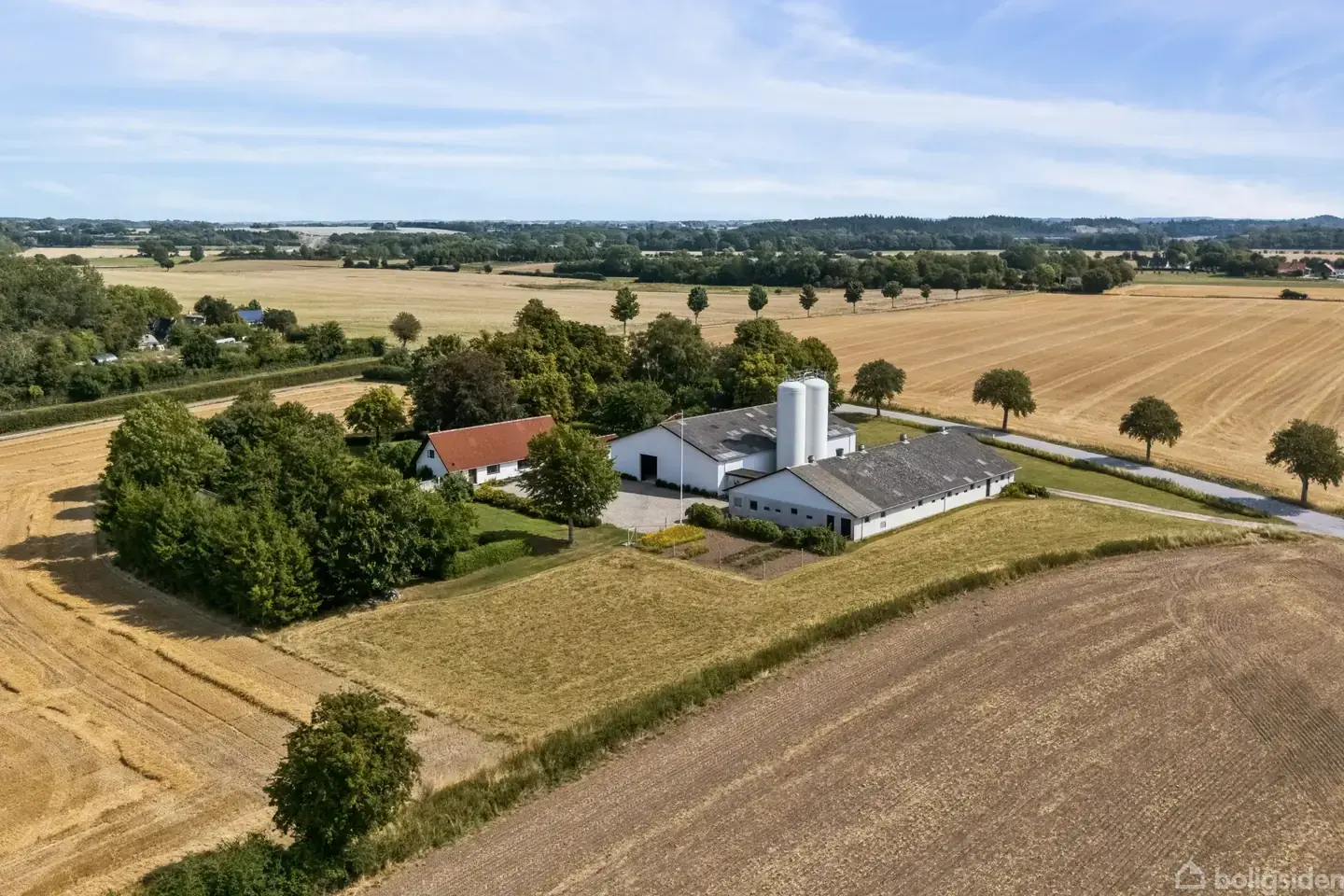 Kuća, 210 m², zemljište 62118 m²