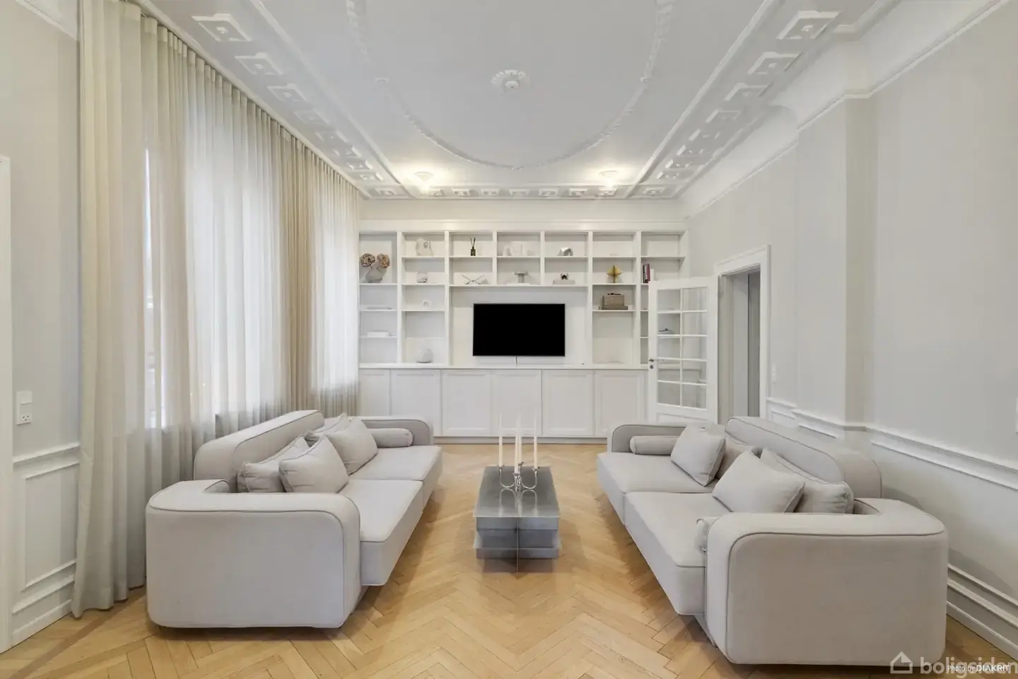 Privat parkering, Tagterrasse og fantastisk istandsat!