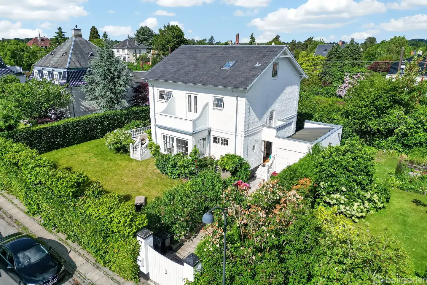 Unik villa med historisk sjæl til den helt store børnefamilie med 4 etager og med mange værelser/stuer og rum