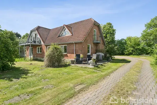 Landejendom på Kirkebakken 12, 8860 Ulstrup