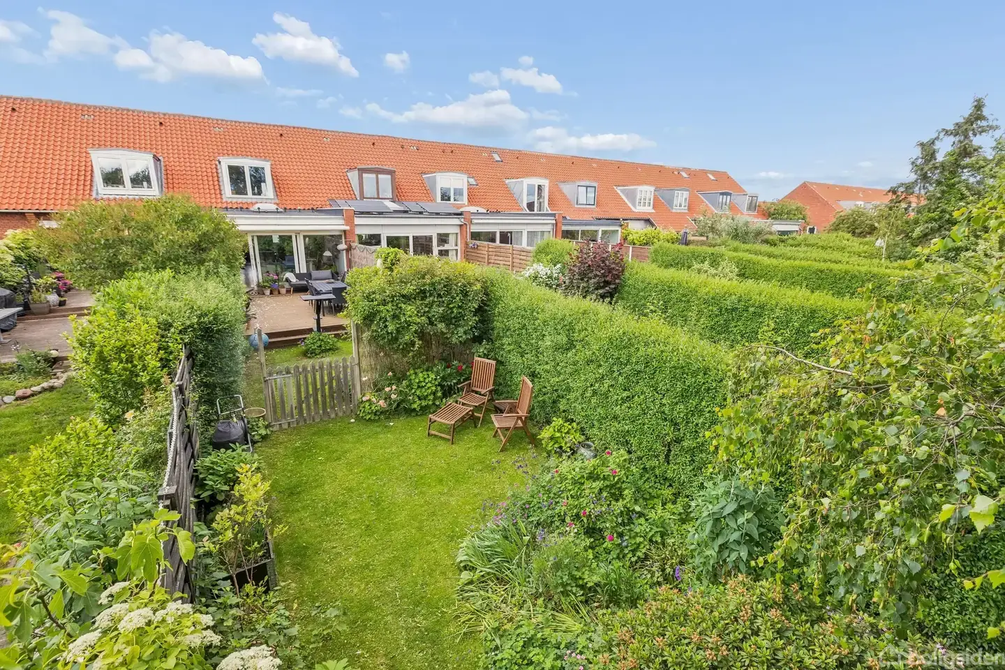 Charmerende familieidyl med sydvendt terrasse og skøn have - Visning 3
