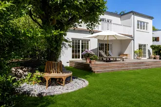 Villa på Vermehrensvej 8, 2930 Klampenborg