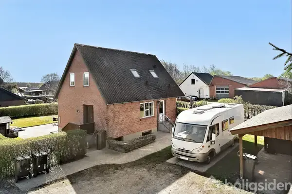 Villa på Vinkelvej 14, 8723 Løsning