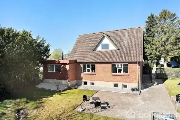 Villa på Vinkelvej 14, 8723 Løsning