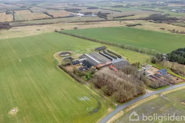 Landejendom på Haulundvej 11, 6870 Ølgod