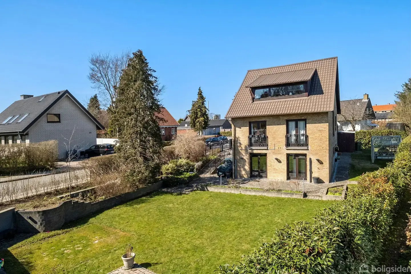 House, 166 m², land 607 m²