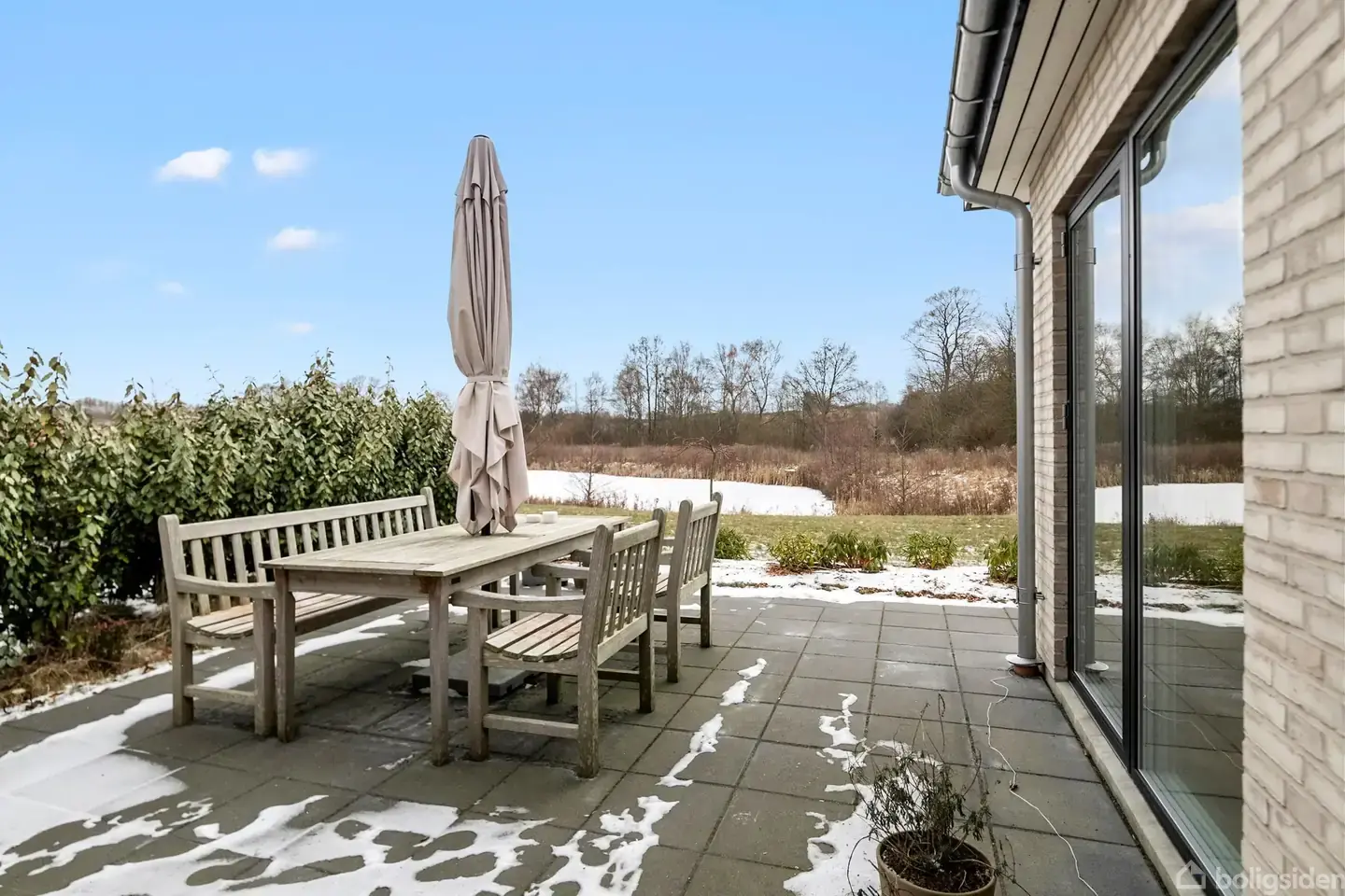 Familievilla fra 2022 med udsigt til natur og sø