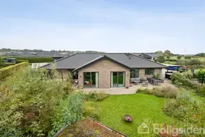 Villa på Korslystvej 3, 8382 Hinnerup