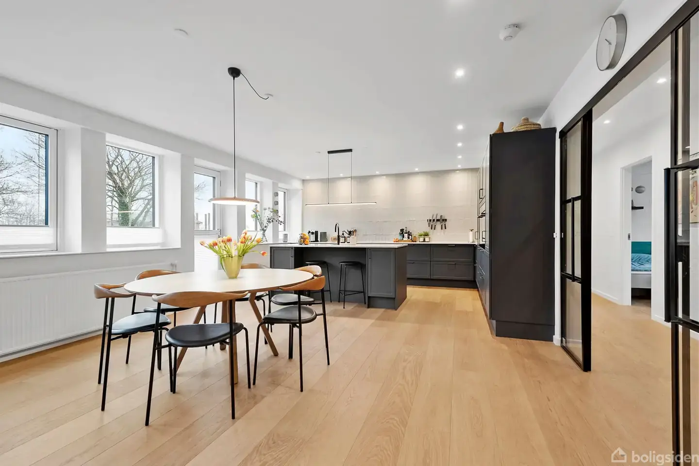 Totalrenoveret Liebhaverlejlighed