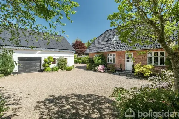 Landejendom på Bredstenvej 52, 7182 Bredsten