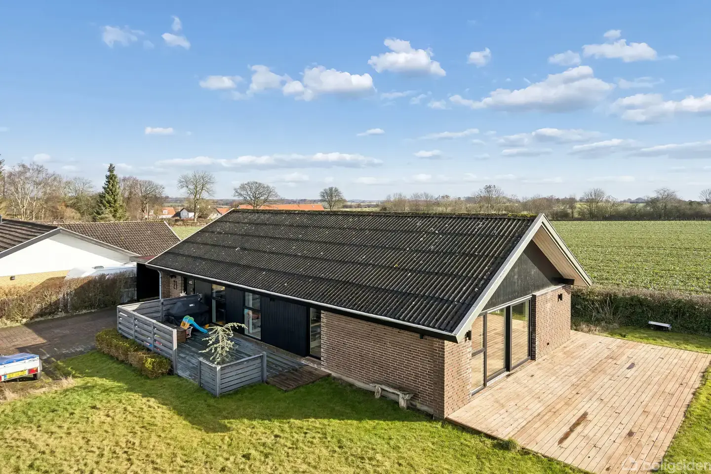 Moderniseret villa med markudsigt i Sdr. Bjert