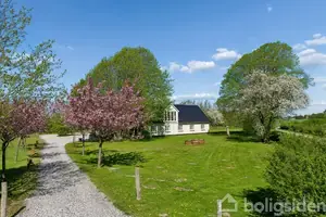 Landejendom på Engbakkevej 5, 8961 Allingåbro