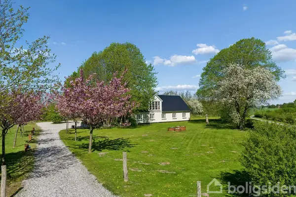 Landejendom på Engbakkevej 5, 8961 Allingåbro