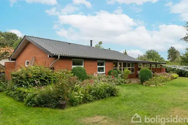 Villa på Møllesvinget 10, 8653 Them