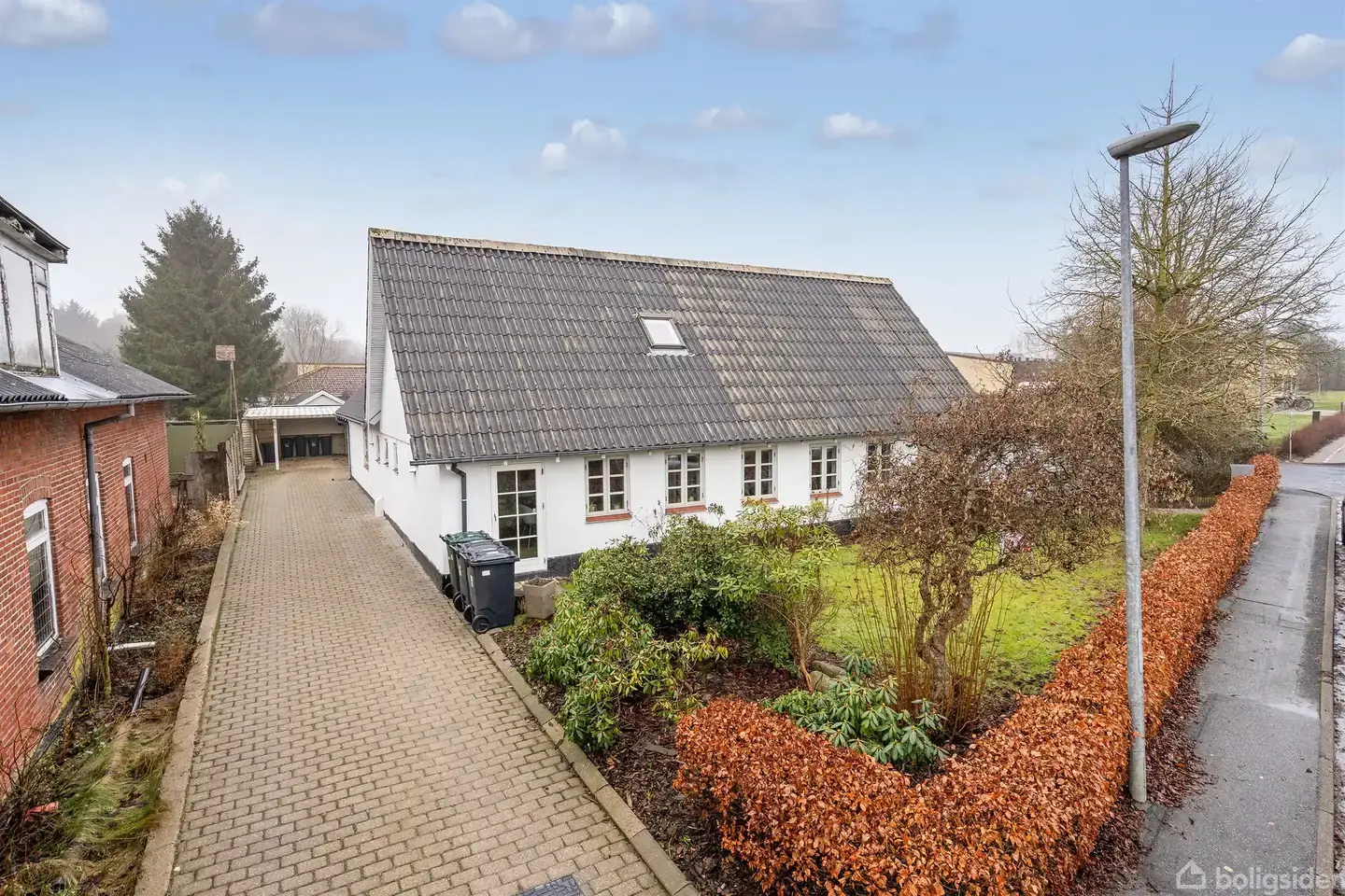 Velholdt familievenlig villa med stort værksted/garage.