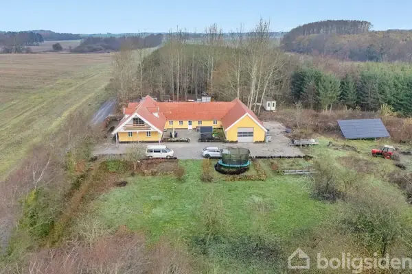 Landejendom på Kraghedevej 5, 8850 Bjerringbro