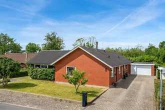 Villa på Junovej 8, 6600 Vejen