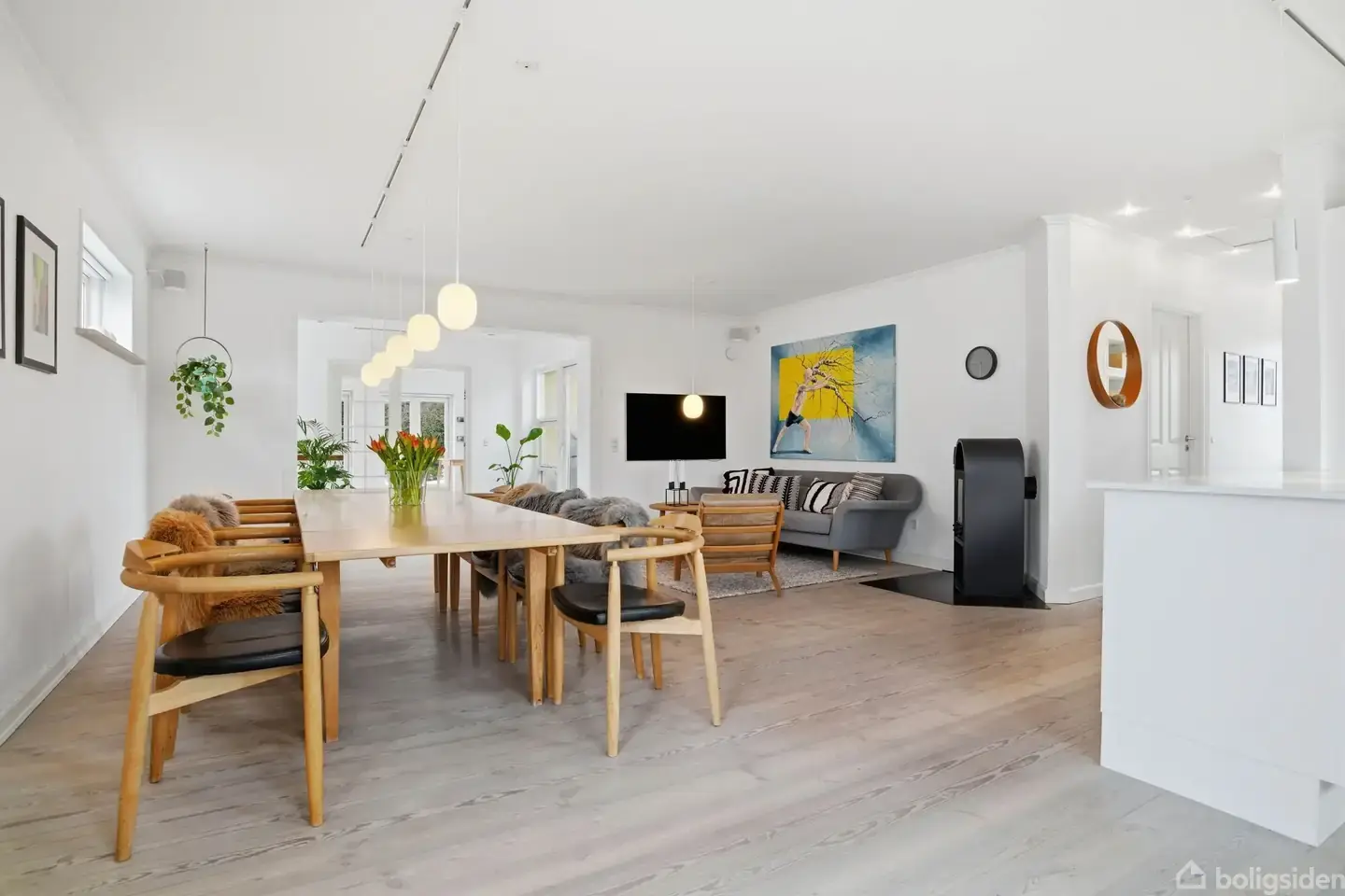 218 m2 opdateret villa m. fuld gulvvarme samt garage tæt på centrum