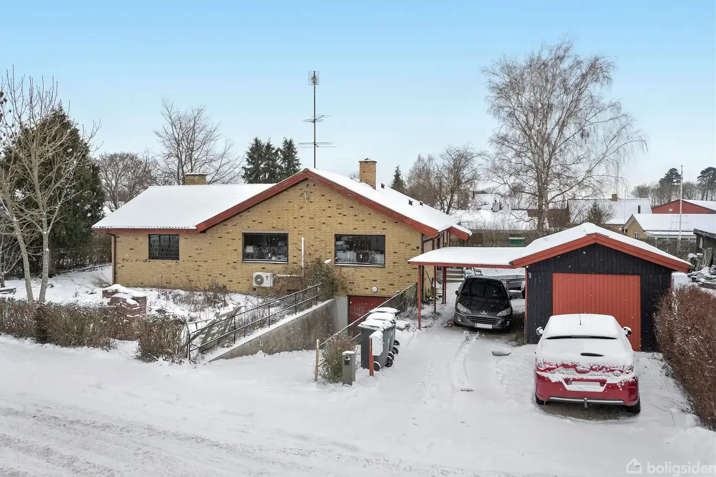 Rummelig villa med stor have og central beliggenhed på Sjælland