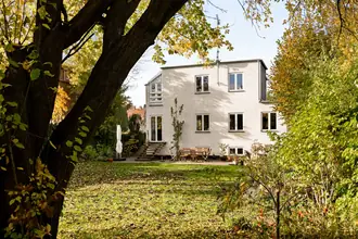 Villa på Charlottenlundvej 18, 2900 Hellerup