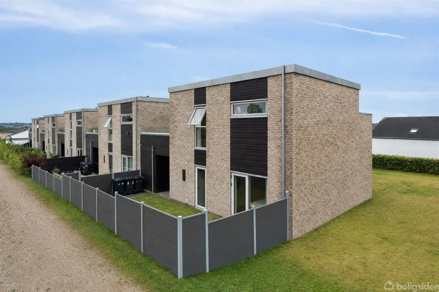 Moderne ejerlejlighed i to plan med tagterrasse