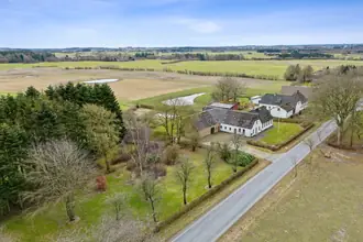 Landejendom på Birkeholmvej 3, Nimdrup, 8740 Brædstrup