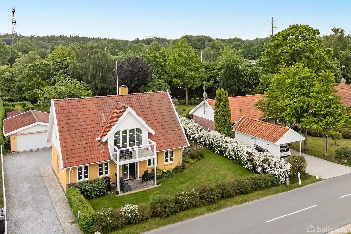 Hyggeligt hus i Gurre med skøn have og udsigt til marker
