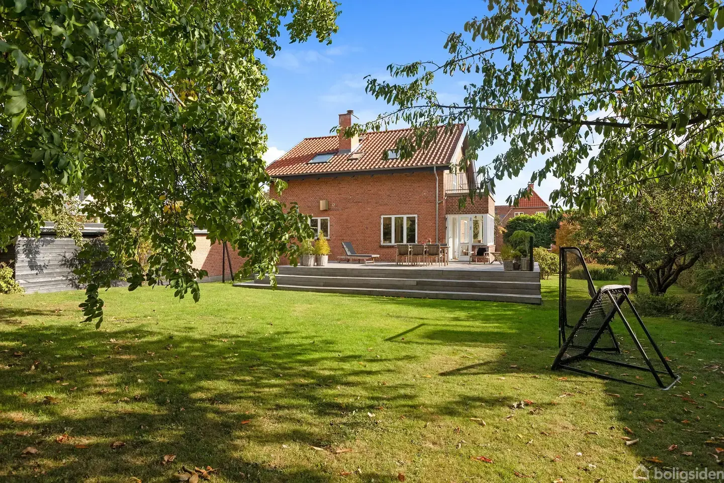 Tulipanvej 6, 2720 Vanløse – Smuk murermestervilla med hele 250 etagemeter, charme og en fantastisk grund