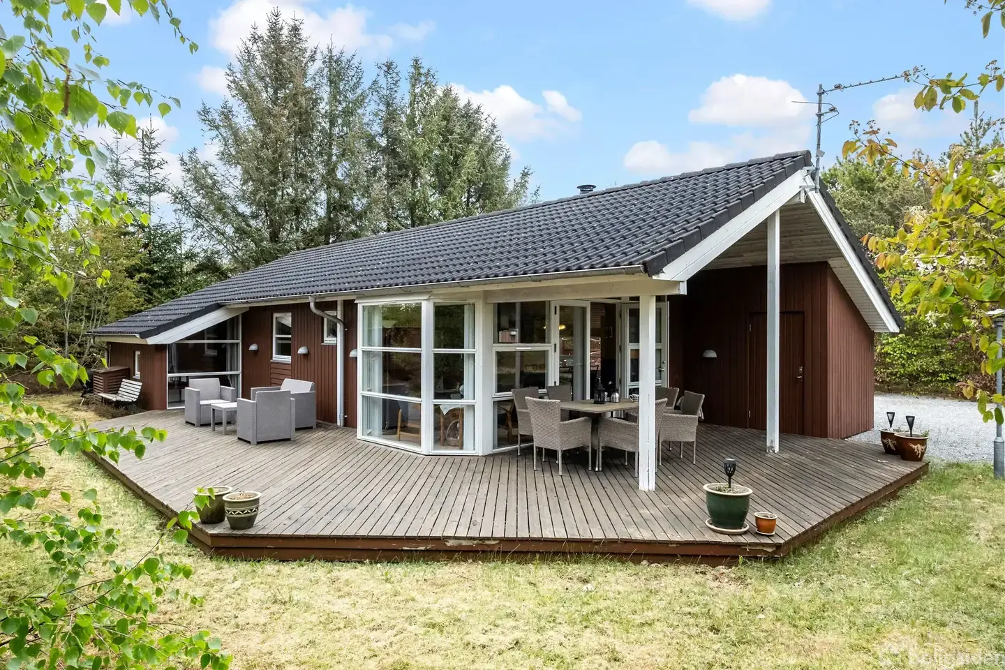 Sommerhus kort til vandkanten, 3 værelser og 2 badeværelser! Opført 2008
