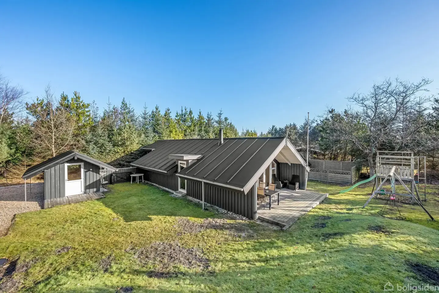 Skønt sommerhus beliggende i rolige omgivelser på Kirstinevej i Bjerregård