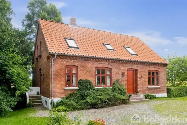 Landejendom på Enslevvej 18, 8361 Hasselager